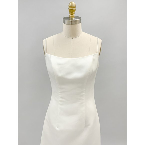 US Bridal Size 4 (EU size 8) - Simple Satin Sheath gown with spaghetti Straps - Picture 6 of 6
